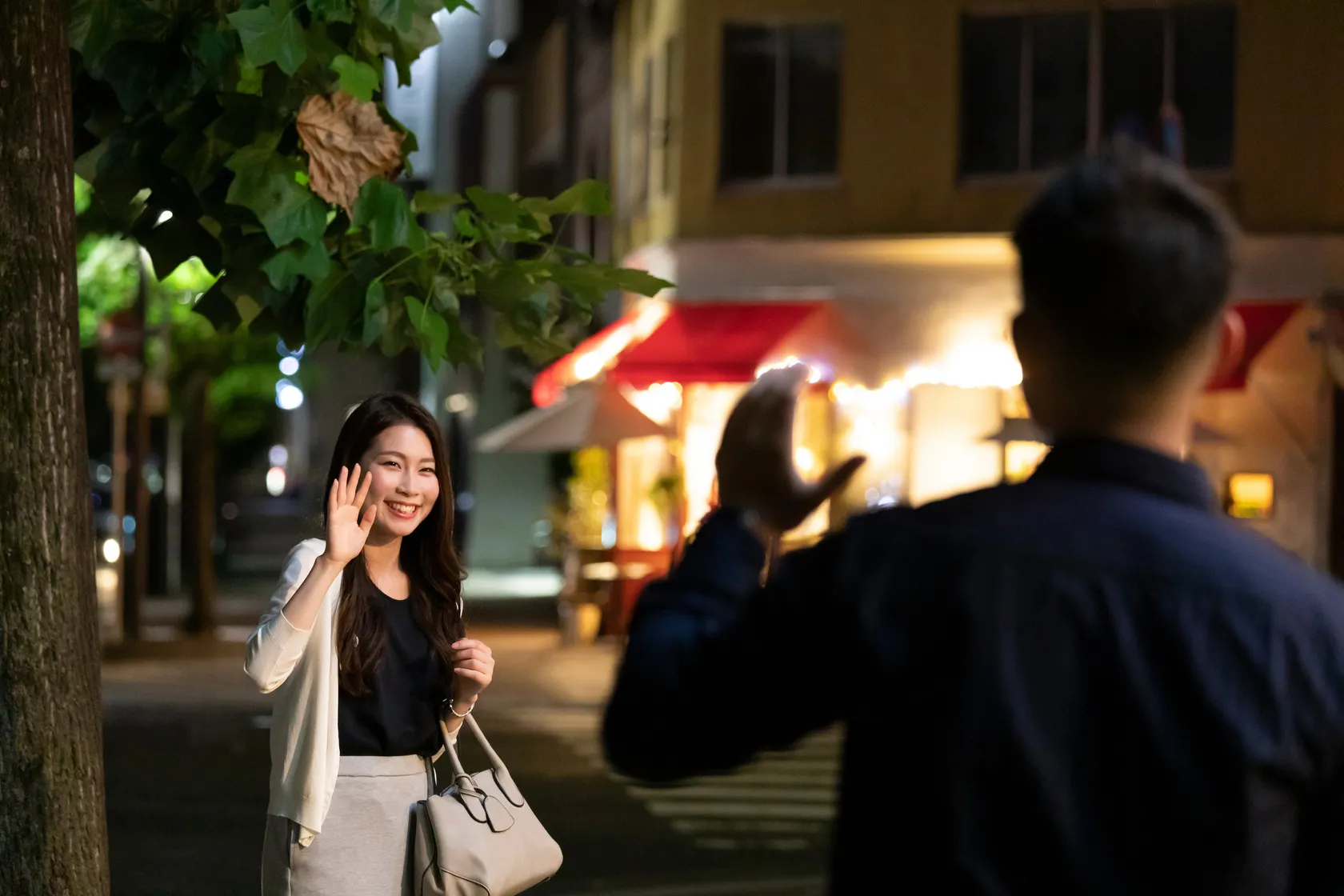 仕事終わりに会う男性心理６選【短い時間でも会いたい】